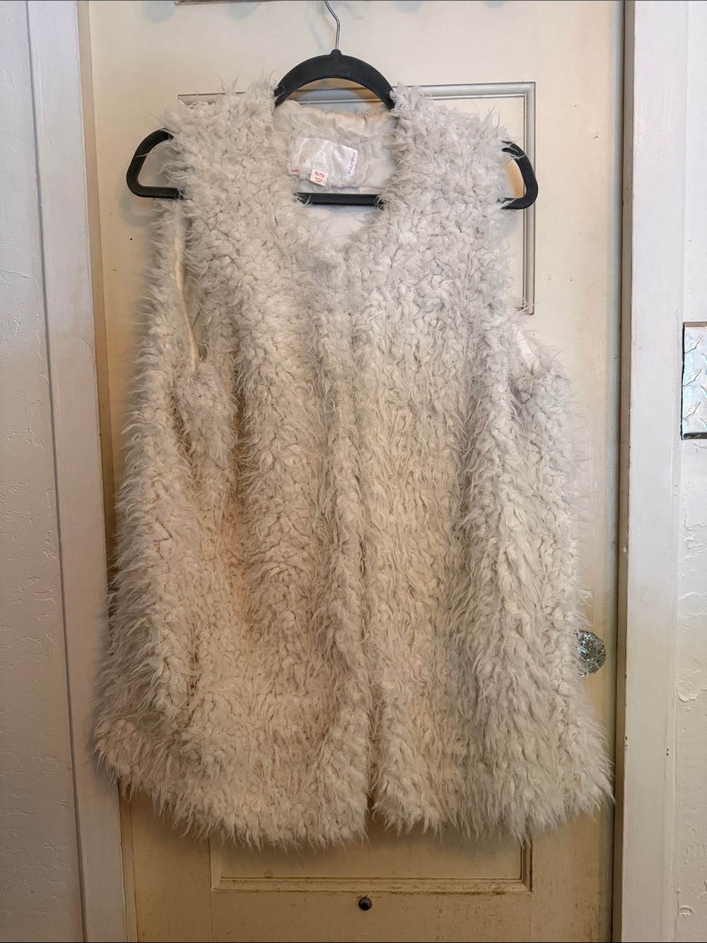 Xhilaration Cream Shag Faux Fur Sleeveless Vest